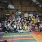 Pandeglang, NusaNews -  Sejumlah Komunitas sosial dan kemanusiaan dari Milenial Pandeglang Peduli, Amanah Takaful, Pahaholic Pandeglang menggelar "Kolaborasi kebaikan Saba Pelosok Desa" yang berlokasi di Kp. Pamatang Sempur RT. 001/ RW. 006 Desa Cikeusik Kec. Cikeusik Kab. Pandeglang, Sabtu, (30/9/23).