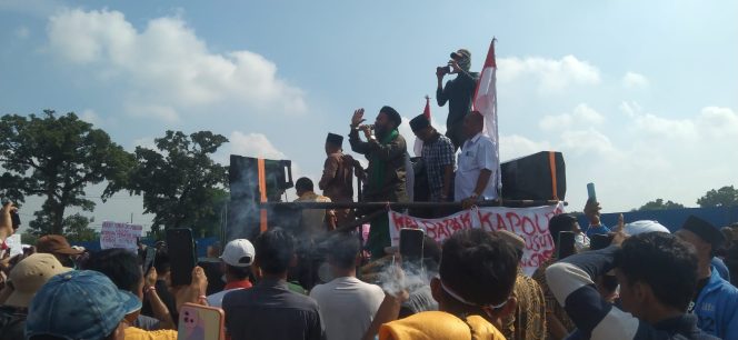 
					Ratusan Aksi Massa Gabungan Kelompok Tani Masyarakat Nusantara Unjuk Rasa di Bundaran Sampali Resident, Warga Masyarakat Minta Kesempatan Memiliki Tanah