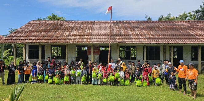 
					 Trabas Jalur Ekstrim : AMI dan Ves Comunity Gelar Baksos di Pelosok Banten Selatan 