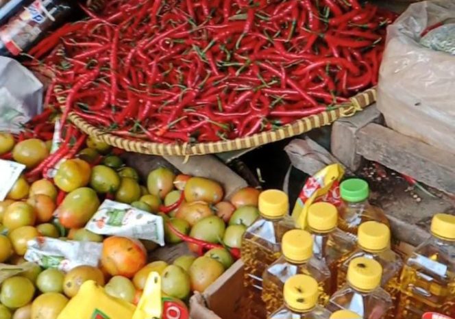 
					Pasar Binuangeun Harga Daging Dan Bahan Poko Melambung Jelang Idul Fitri