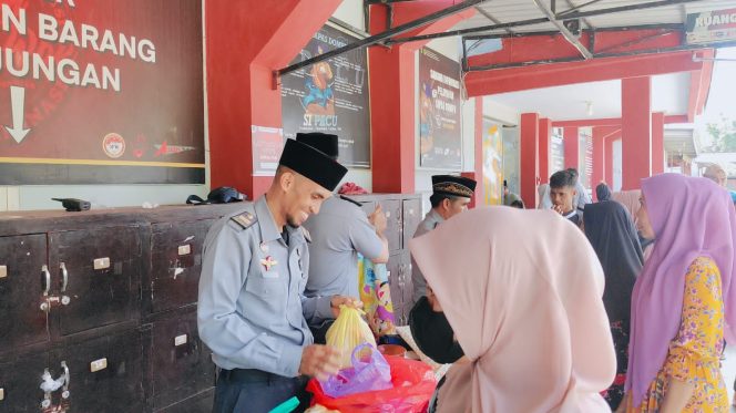 
					Hari Raya Idul Fitri, Lapas Dompu Open Service Kunjungan Keluarga WBP.