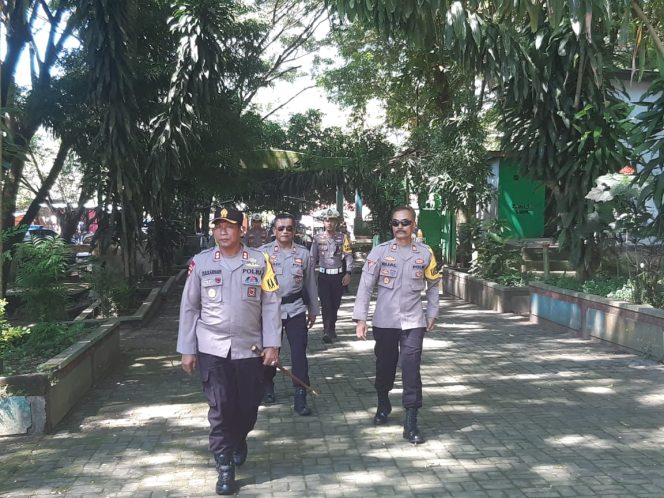 
					Pastikan Tempat Obyek Wisata Aman, Kapolres Dompu Cek Langsung Di Lapangan