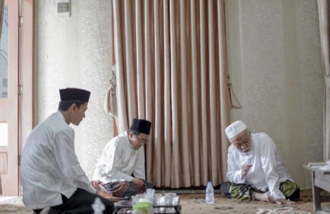 
					Bacalon Bupati Pandeglang Minta Doa Ke Abuya Murtado
