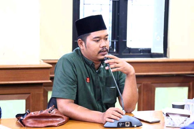 
					Ketua DPW Perisai Pembela Aspirasi Masyarakat PERPAM Banten, Erland Felany Fazry