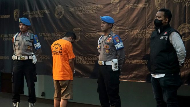 
					Kerap Palak Pedagang, Polisi Gadungan Ditangkap Polres Jakarta Timur