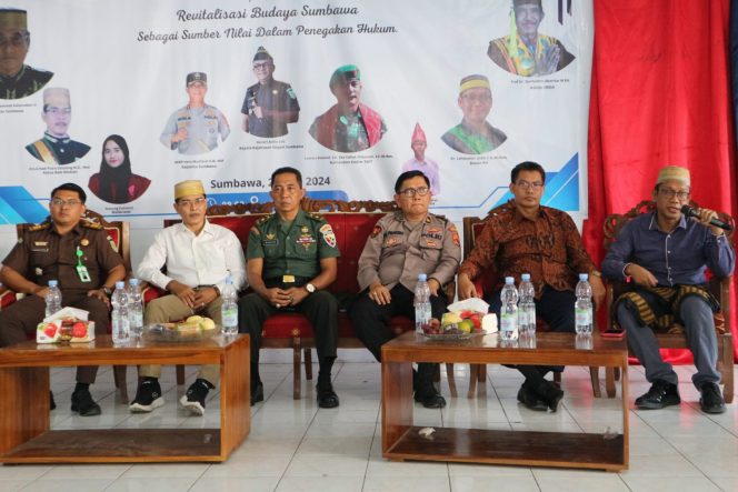 
					Dialog Kebangsaan Dan Kebudayaan Digelar Di kampus UNSA Sumbawa Demi Keutuhan Bangsa
