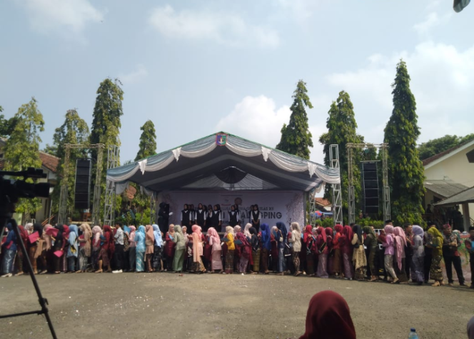 
					Sebagai Bentuk Rasa Syukur SMK 1 Negeri Malingping Lebak Banten Adakan Tasyakuran Kelulusan Siswa Siswi Kelas Xll Di Tahun 2024