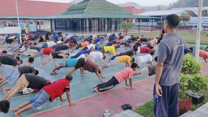 
					Warga Binaan Lapas Dompu Tiap Jum,at Gelar Senam Kebugaran