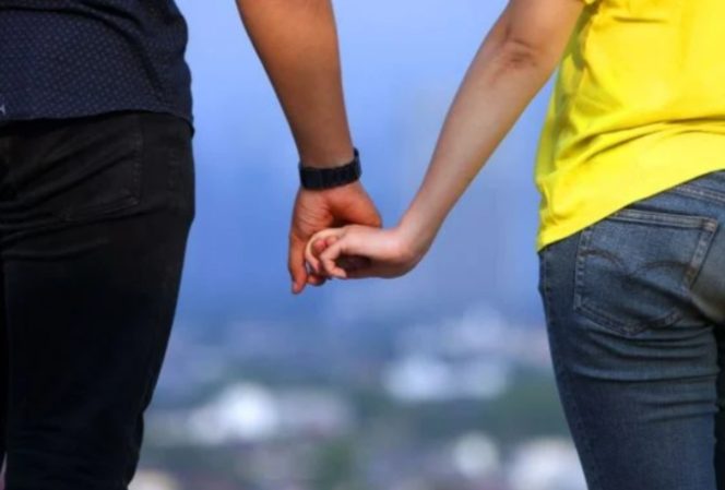 
					Di Cegat Suaminya, Di Duga Oknum Anggota KPU Bawa Kabur Istri Orang