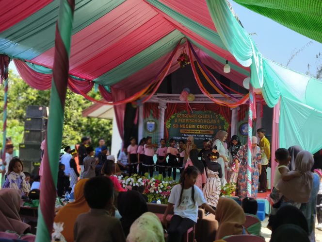 
					Sekretaris Desa Cikeusik Menyampaikan Pentingnya Pendidikan di Era Modern dan Era Digitaliasai