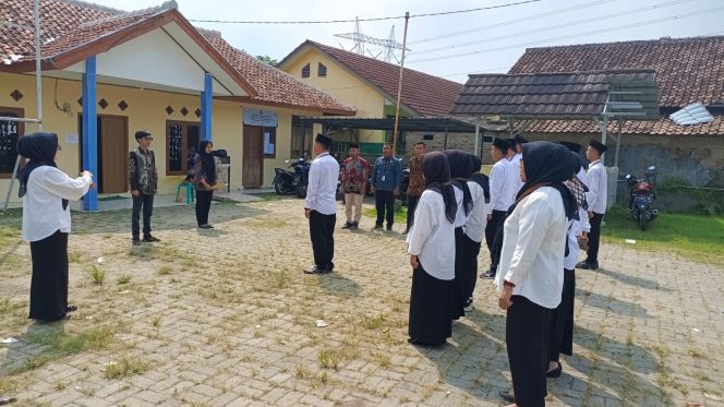 
					Usai Bimtek PPS Desa Bojong Catang Gelar Apel Coklit 