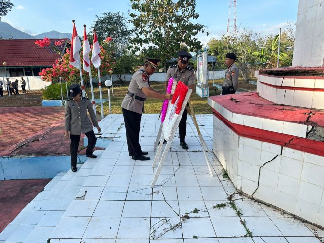 
					Memperingati HUT Bhayangkara Ke 78 Polres Dompu Ziarah Ke TMP Lepadi