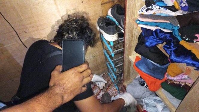 
					Penjahat Narkoba dibekuk Tim opsnal Polres, Pelaku dan BB Sudah Di Amankan