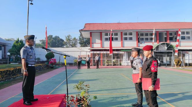 
					Lapas Dompu Memberikan Riward 2 Orang Pegawai Teladan