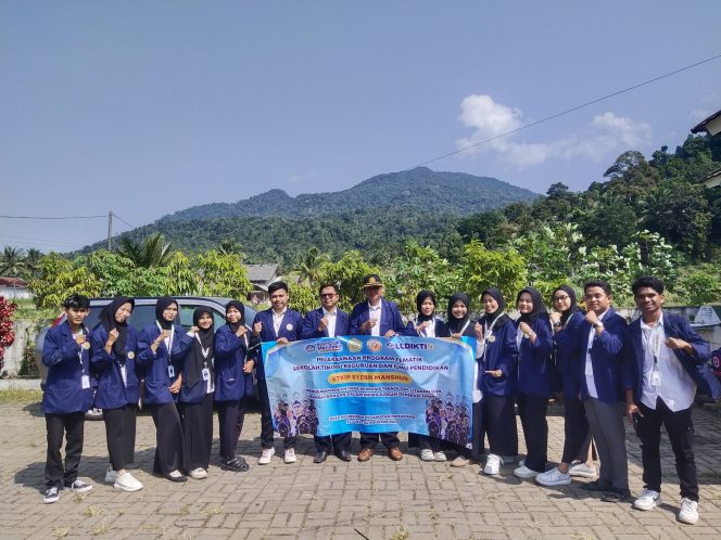 
					KKN Mahasiswa STKIP Syekh Mansyur Pandeglang Di Desa Pasireurih