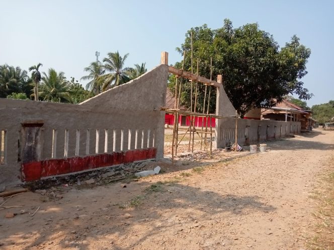 
					Pihak Sekolah Dan Komite, Diduga Pungut Iuran Biaya Renovasi Pagar 
