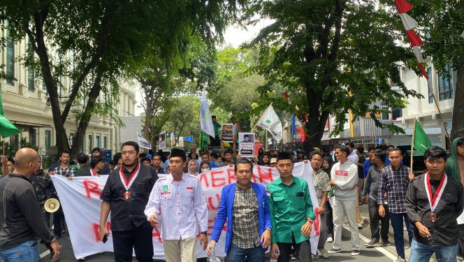 
					Cipayung Plus Demo Walikota: Nyatakan Rapor Merah Bobby Nasution, Medan Berantakan