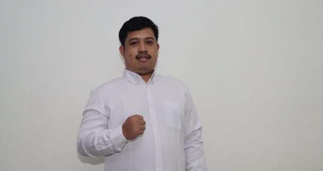 
					Mobil Dinas Pasang Baliho Bakal Calon Kepala Daerah, IPPDB Kecam Bupati Pandeglang