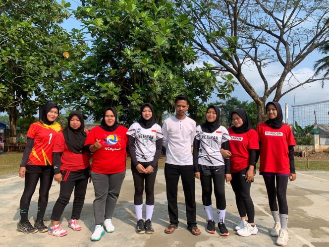 
					Tim Volley Ball Putri Desa Babakanlor Cikedal Siap Berkompetisi di HUT RI 2024