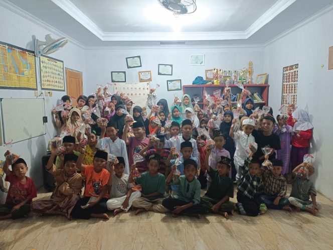 
					Komunitas PAHALAHOLIC Adakan Santunan Anak Yatim Dan Berbagi Kepada Santri