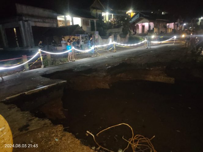 
					Jalan Jembatan Cisata Pandeglang Amblas Hendak Diperbaiki