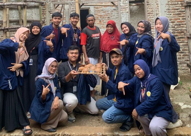 
					KKN-T Kelompok 7 Dampingi UMKM Pengrajin Ciri Khas Lokal Pandeglang