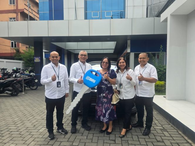 
					BRI Branch Office Sisingamangaraja Serahkan Hadiah Undian Simpedes, inilah Pemenang Mobil BRV S MT 1500 CC