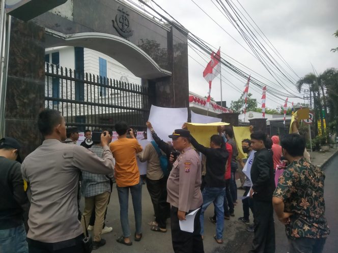 
					KAPK Sumut Desak Kejatisu Periksa Kades Aek Nabara Tonga Dugaan KKN Rugikan Negara Ratusan Juta Rupiah