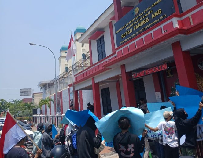 
					Lapas Pandeglang Didatangi Masa Demonstran Kembali Menuntut