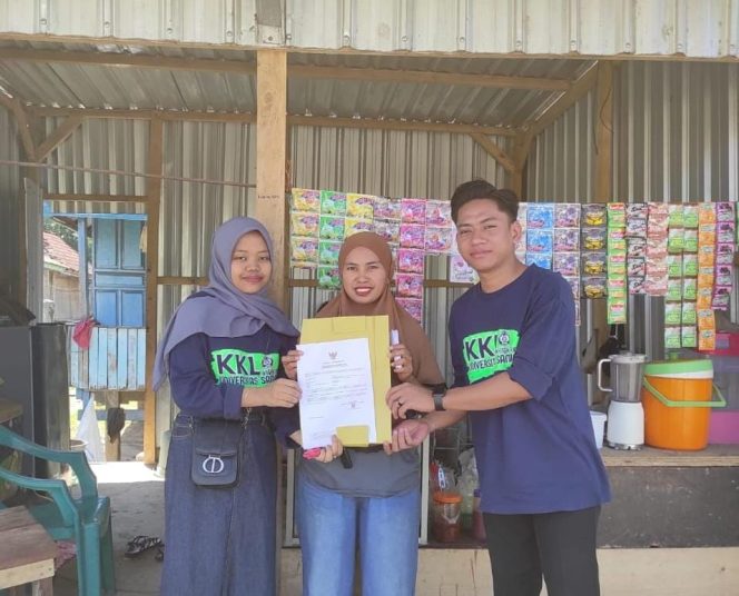 
					Mahasiswa KKL Bantu Warga Pembuatan Nomor Induk Berusaha (NIB)