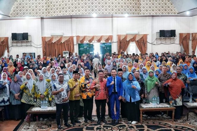 
					Beri Motivasi Tenaga Pendidik di Rokan Hilir, Syafii Efendi Ajak Guru Naikkan Level Mengajar