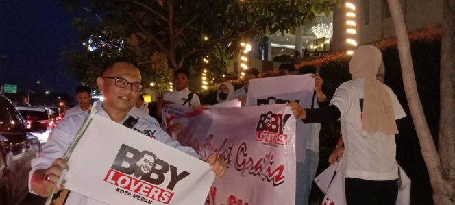 
					Bergemuruh Ratusan Relawan Bobby Lovers Sumut Hadiri Tahapan Cabut Nomor Digelar KPU Sumut 