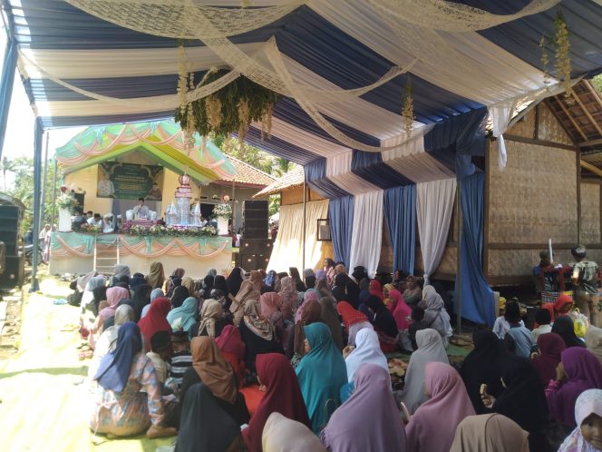 
					Kompak Warga Kp. Cisonggom Peringati Maulid Nabi Muhamad SAW Hadirkan Mubalig K.H Endang Dari Pandeglang