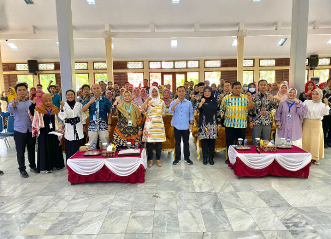 
					Kegiatan Sosialisasi Pegawai Puskesmas Di Pendopo Pandeglang