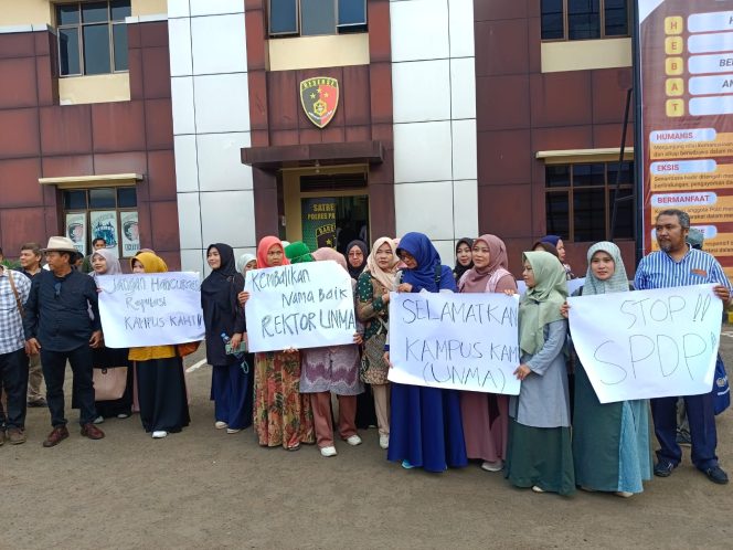 
					Dosen UNMA Banten Bergerak Serukan Polres Pandeglang Hentikan Kriminalisasi Rektor!