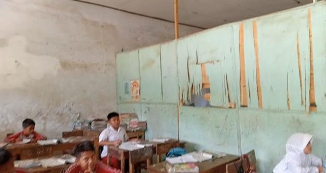 
					SDN Cijakan 3 Keluhkan Bangunan yang Mengkhawatirkan Rubuh Menimpa Siswa