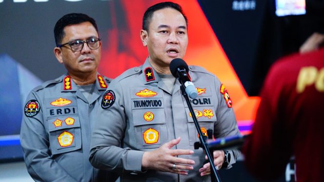
					Tangkap Tiga Terduga Teroris Anshor Daulah Jateng Oleh Densus 88 AT Polri (Istimewa)