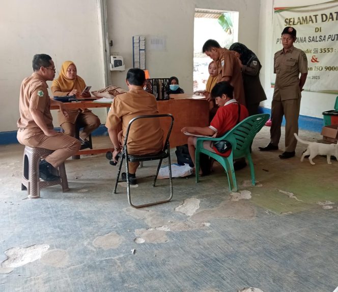 
					Gambar : Intansi terkait lakukan sidak ke perudahaan air kemasab jenis aqua gelas di wilayah kecamatan saketi