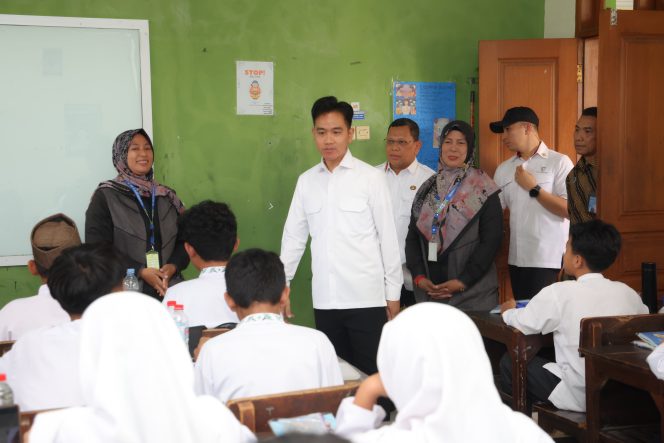 
					Wapres dan Pj Gubernur Banten Tinjau Pelaksanan MBG di Tangerang