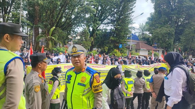 
					Polres Lahat Kawal Dan Mengamankan Aksi Unjuk Rasa Dari Forum Honorer (Istimewa)