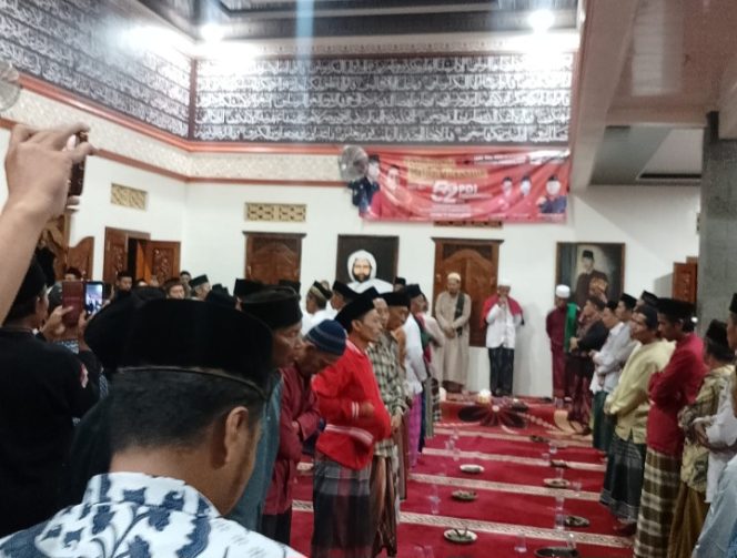 
					Kegiatan Istigosah HUT PDIP ke 52 oleh DPC Pandeglang (Istimewa)