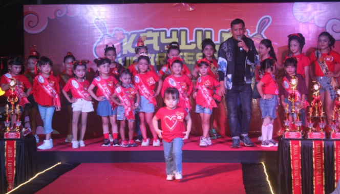 
					Tahun Baru Imlek, Puluhan Anak Ikuti Lomba Fashion Show Bertema Tionghoa