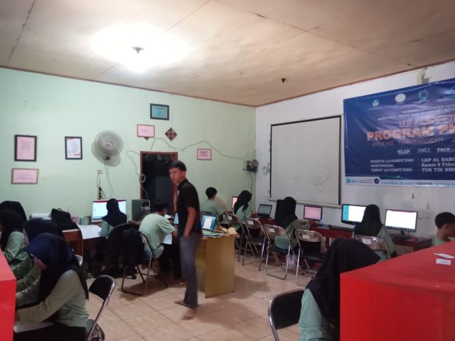
					PKBM BMC Laksanakan Kegiatan Belajar dan Mengajar Komputer
