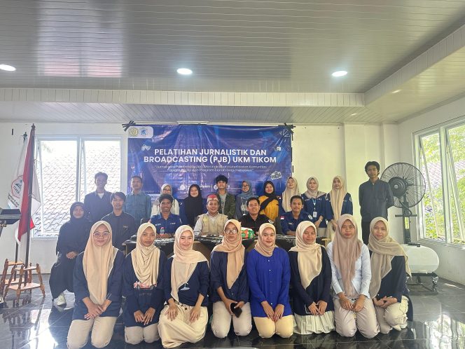 
					Pelatihan Jurnalistik dan Broadcasting UKM TIKOM STKIP Syekh Manshur di Gedung KNPI (Ist)