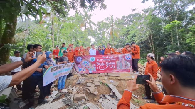 
					KSP Sabar Subur Aldy Berkah Pandeglang Gelar Santunan Anak Yatim dan Bantuan Sembako
