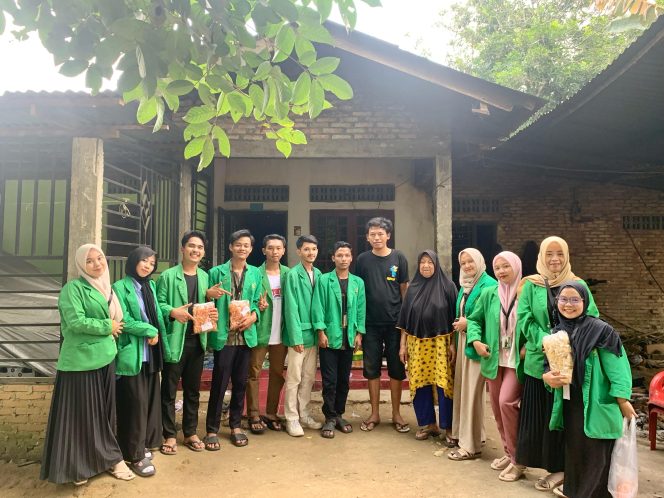 
					Mahasiswa KKN IAIN Langsa Sosialisasikan Penggunaan E-Commerce Kepada Pengrajin Opak (Ist)