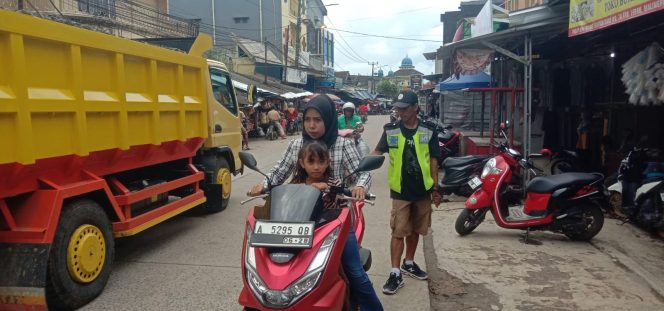 
					Lelang Parkir Malingping diperebutkan Dishub dan Pemerintah desa di malingping (Nusakata.com)