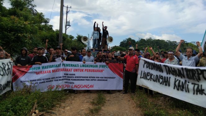 
					Aksi masyarakat soal kandang ayam di tunjung teja serang (Dok/nusakata.com)