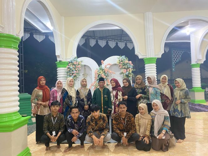 
					Kontribusi KKN Mahasiswa Kelompok 9 IAIN Langsa Beserta Warga Setempat Di Acara Isra Mi'raj (Dok/Ist)