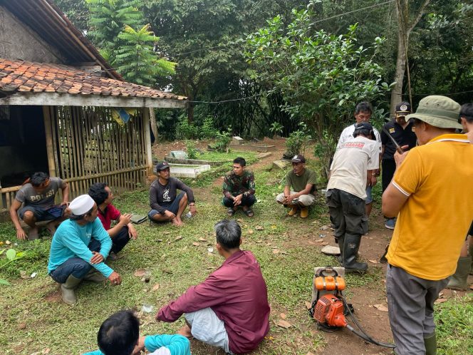 
					Sambut Ramadhan 1446H/2025 Masyarakat Jeungjing Gelar Kerja Bakti Bersih-Bersih Pemakaman (Ist)